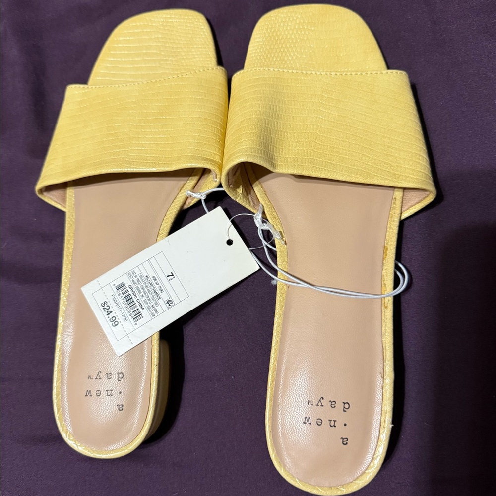 A New Day 7.5 Women's Yellow Slide Sandals